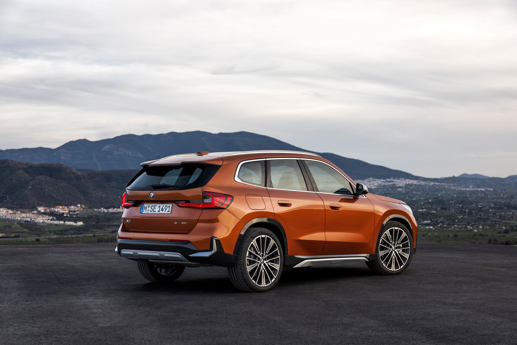 P90465575_highRes_the-all-new-bmw-x1-x