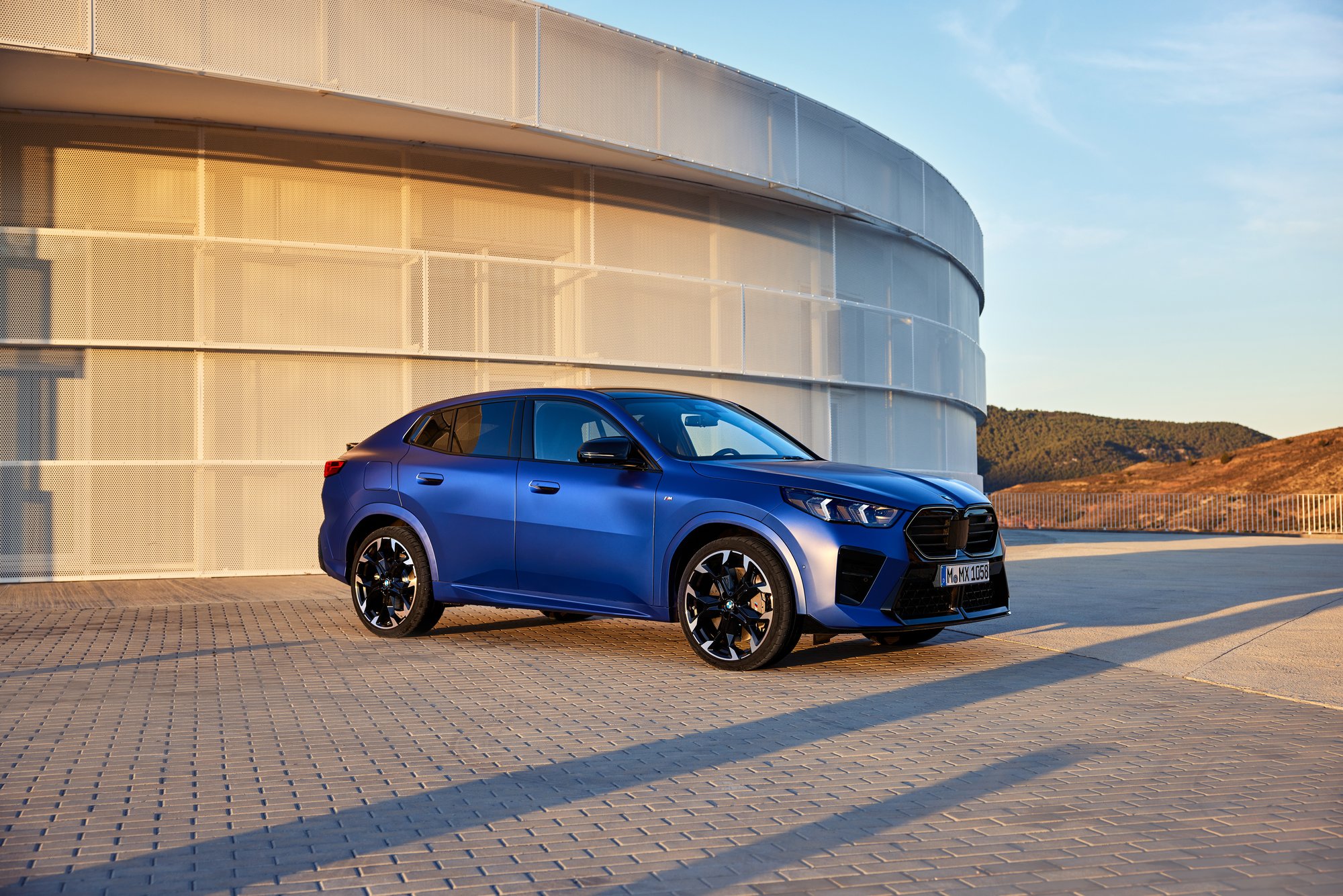 P90525135_highRes_the-all-new-bmw-x2-m