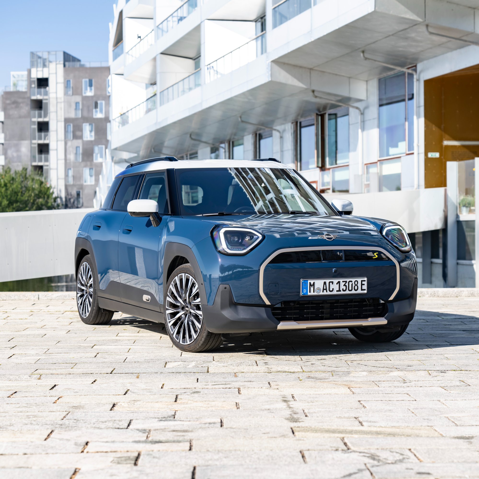 P90576969_highRes_mini-aceman-se-11-20